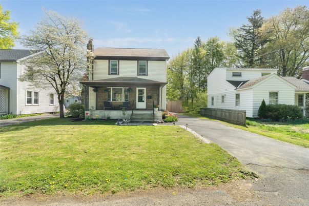 Backyard, Exterior, Facade, American Foursquare