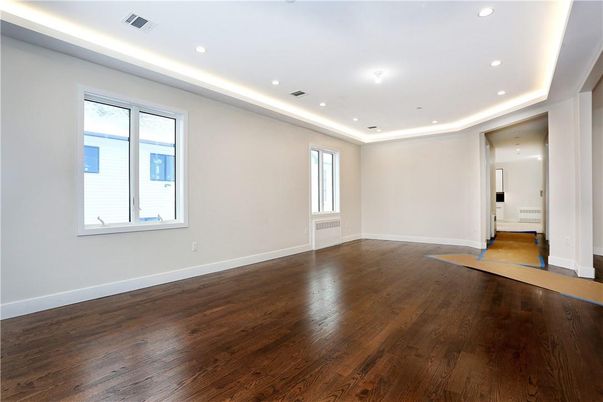 Empty room, Interior, Recessed Lighting, Wood Texture Flooring