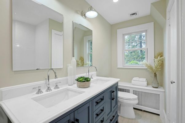 Bathroom, Dual Sink Vanities, Interior, Recessed Lighting