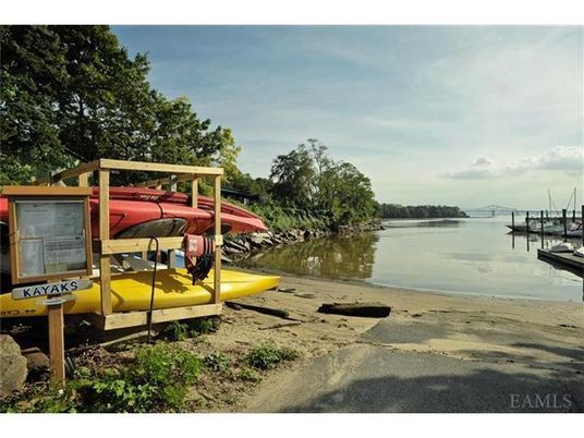 Exterior, Lake