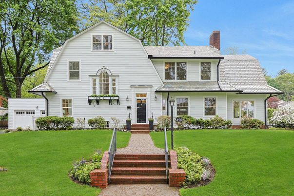 Attached, Exterior, Facade, Farmhouse