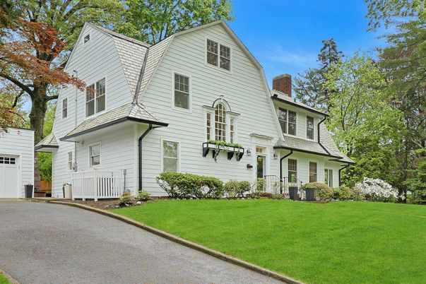 Attached, Exterior, Facade, Farmhouse