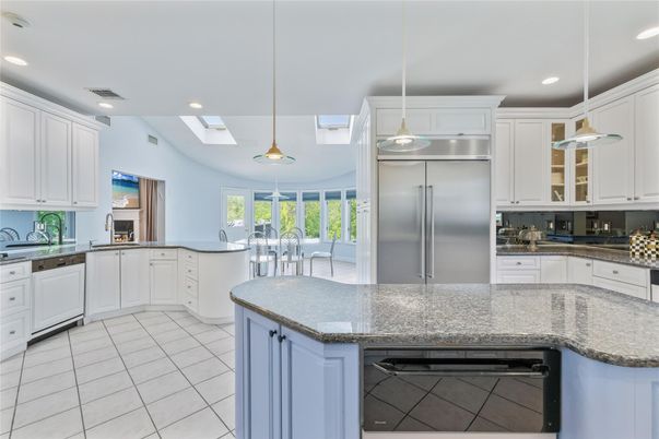 Dining room, Interior, Kitchen, Pendant Lights, Recessed Lighting, Stainless Steel Appliances
