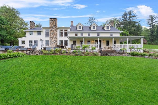 Backyard, Exterior, Facade, Farmhouse
