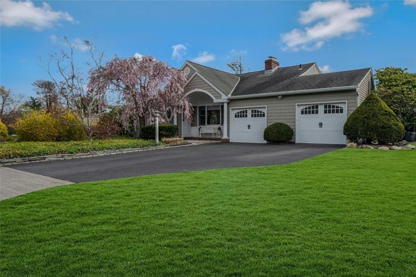 Attached, Exterior, Facade, Cape Cod