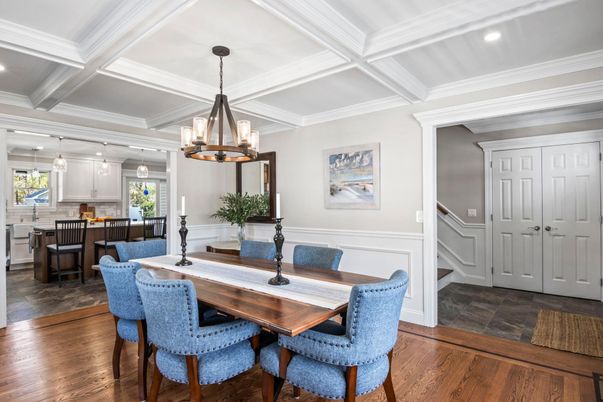 Chandelier, Dining room, Interior, Kitchen, Pendant Lights, Recessed Lighting, Wood Texture Flooring