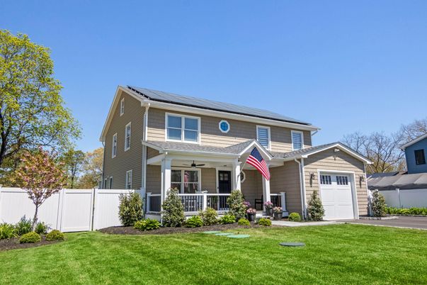 Attached, Exterior, Facade, Solar Panels, American Foursquare