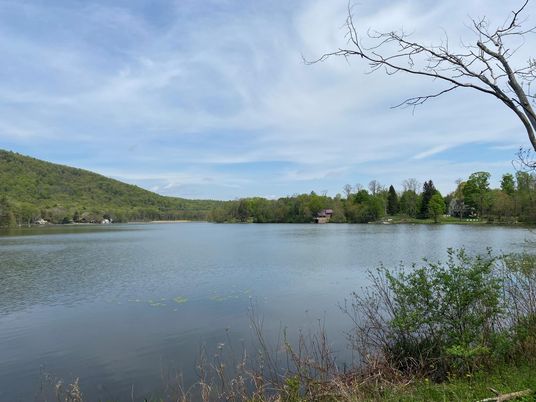 Exterior, Lake