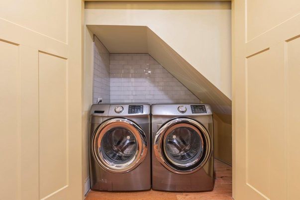 Interior, Washer, Wood Texture Flooring