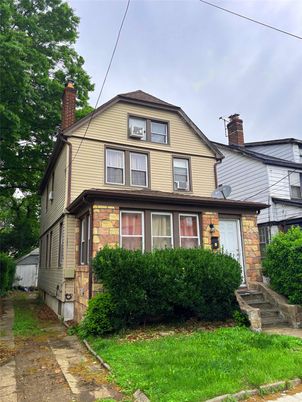 Exterior, Facade, Brick Facade, Queen Anne Victorian