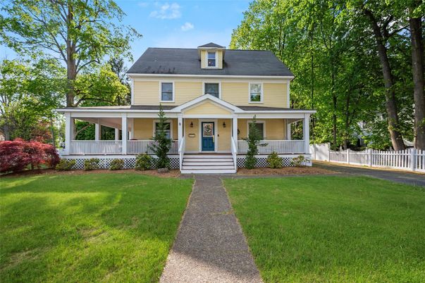 Exterior, Facade, American Foursquare