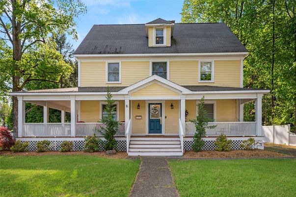 Exterior, Facade, American Foursquare