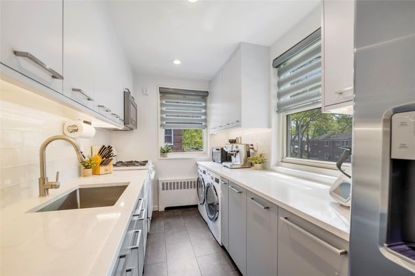 Interior, Kitchen, Recessed Lighting, Washer