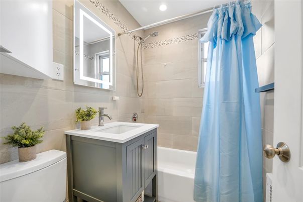 Bathroom, Interior, Recessed Lighting
