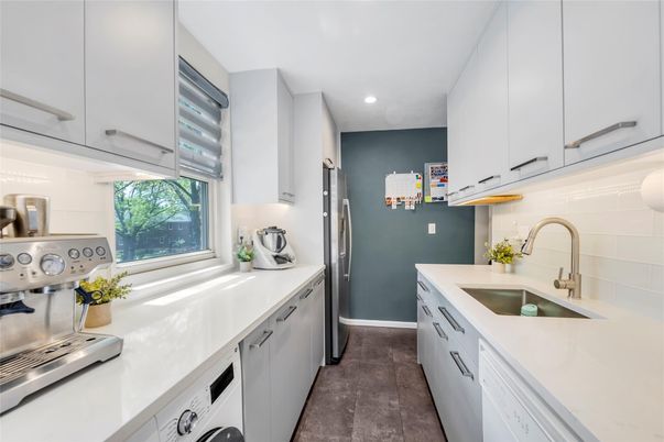 Interior, Kitchen, Recessed Lighting, Washer