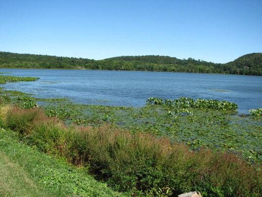 Exterior, Lake