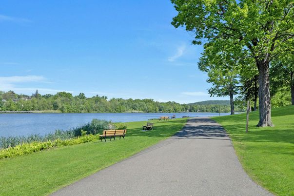 Exterior, Lake