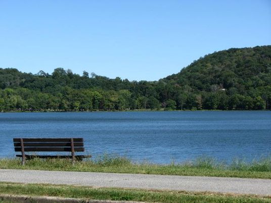 Exterior, Lake