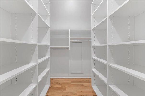 Interior, Walk-in Closets, Wood Texture Flooring