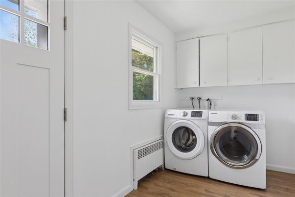 Interior, Washer, Wood Texture Flooring