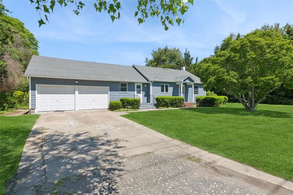Attached, Exterior, Facade, Cape Cod