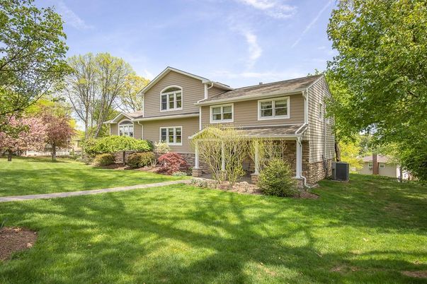Backyard, Exterior, Facade, Split Level