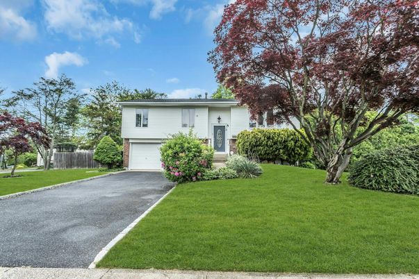 Attached, Exterior, Facade, Raised Ranch