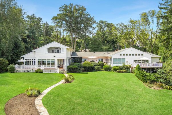 Backyard, Exterior, Facade, Split Level
