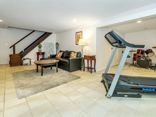 Fitness Equipment, Interior, Living room, Recessed Lighting