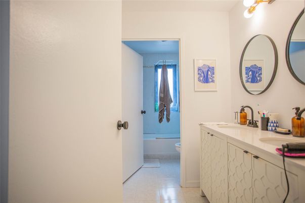 Bathroom, Dual Sink Vanities, Interior