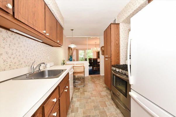Chandelier, Dining room, Interior, Kitchen, Pendant Lights, Stainless Steel Appliances