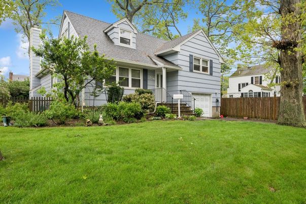 Attached, Exterior, Facade, Cape Cod