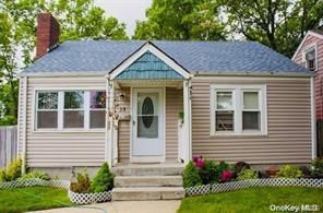Exterior, Facade, Cape Cod