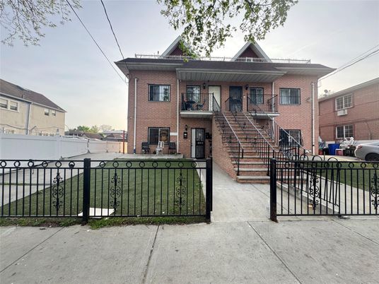 Exterior, Facade, Brick Facade, Rowhouse