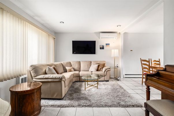 Interior, Living room, Piano, Recessed Lighting