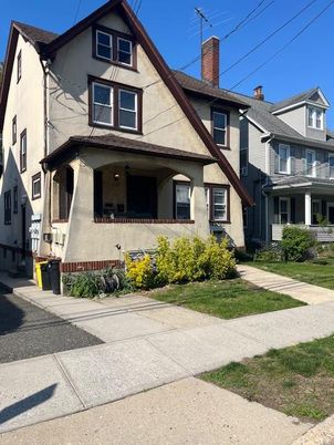 Exterior, Facade, Queen Anne Victorian