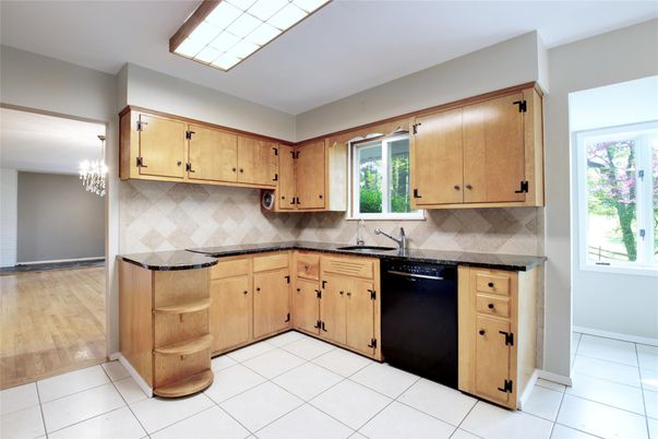 Chandelier, Interior, Kitchen, Wood Texture Flooring