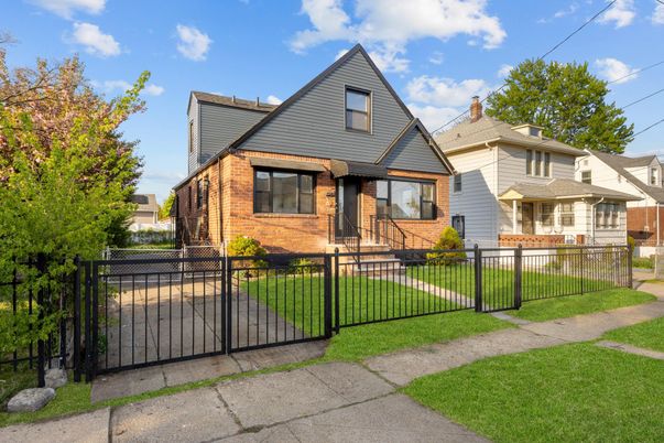 Exterior, Facade, Brick Facade, Queen Anne Victorian