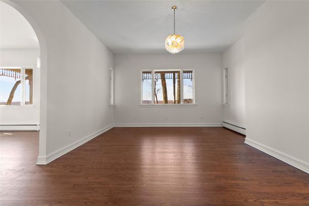 Empty room, Interior, Pendant Lights, Wood Texture Flooring