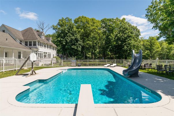 Exterior, Playground, Pool