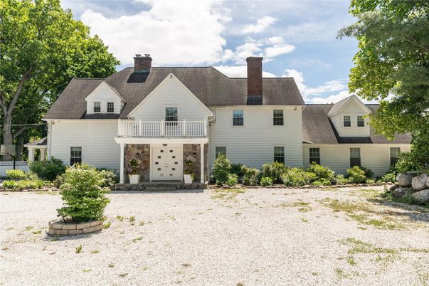 Backyard, Exterior, Facade, Farmhouse