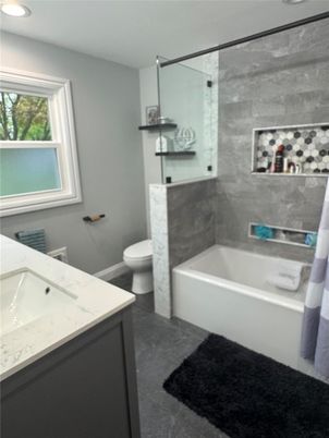 Bathroom, Interior, Recessed Lighting