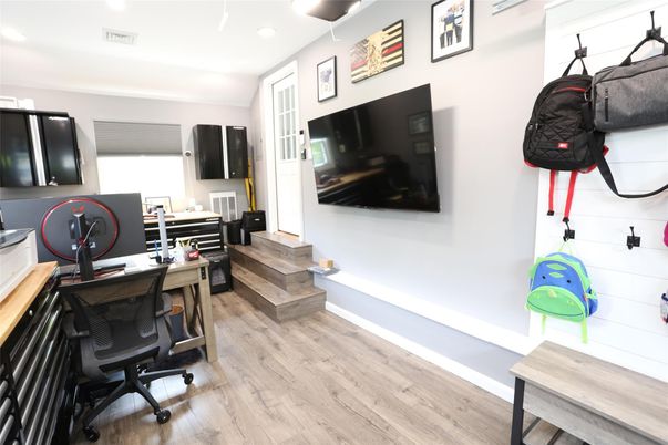 Home Office, Interior, Recessed Lighting, Wood Texture Flooring