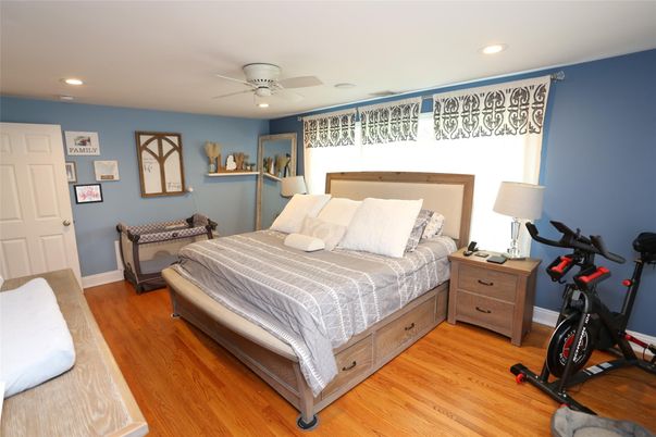 Bedroom, Fitness Equipment, Interior, Recessed Lighting, Wood Texture Flooring