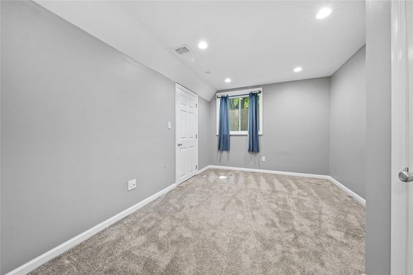 Empty room, Interior, Recessed Lighting