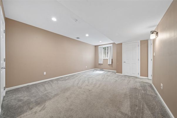 Empty room, Interior, Recessed Lighting