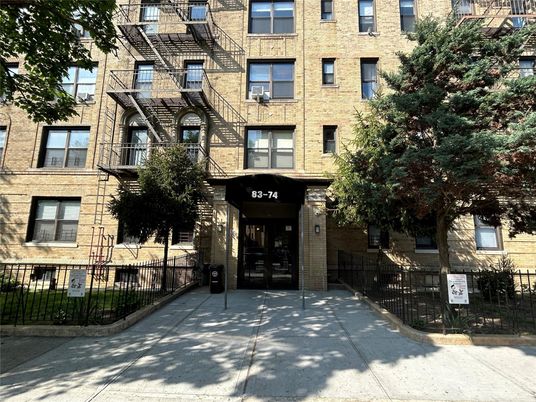Exterior, Facade, Brick Facade, Rowhouse