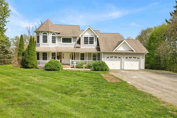 Attached, Exterior, Facade, Cape Cod