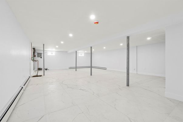 Empty room, Interior, Marble, Recessed Lighting