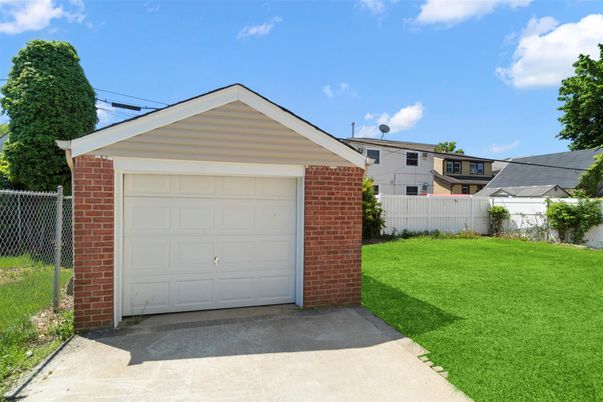 Detached Garage, Exterior